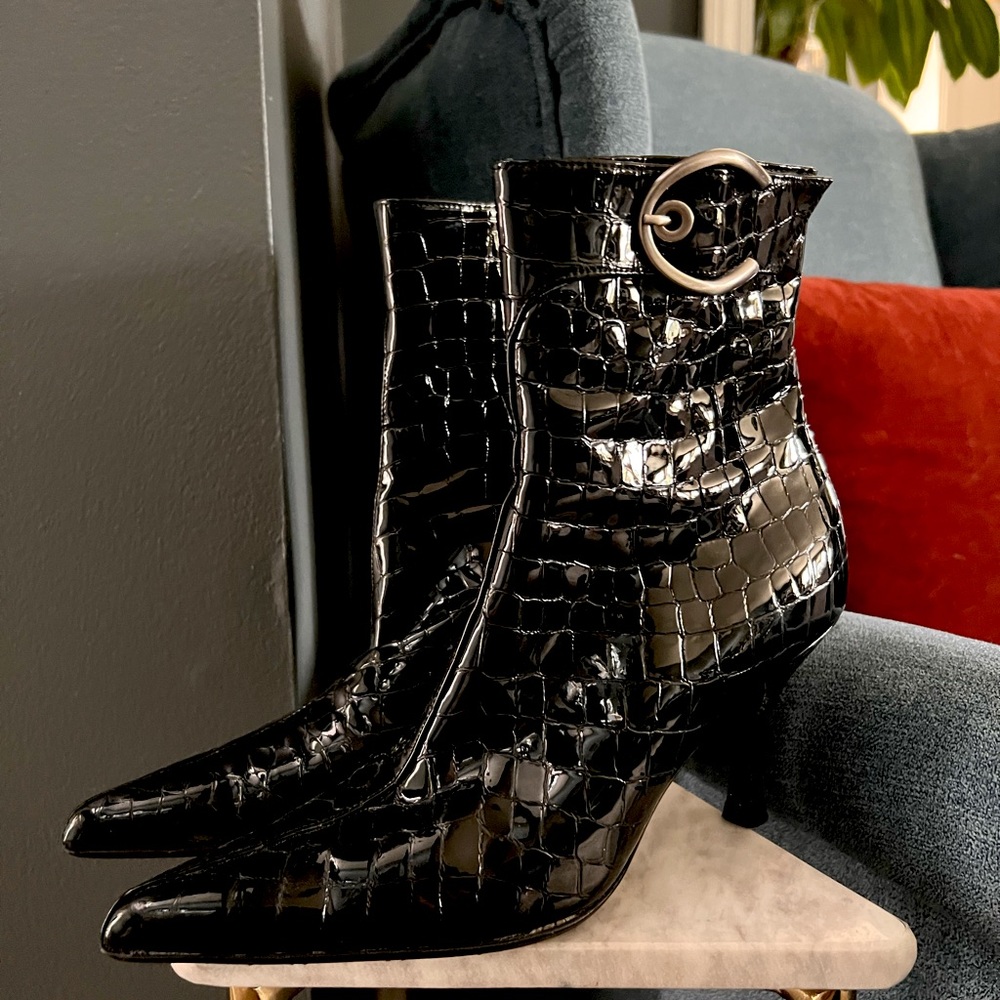 Vintage Stuart Weitzman Black Croc Sioux Pointed Toe Leather Booties